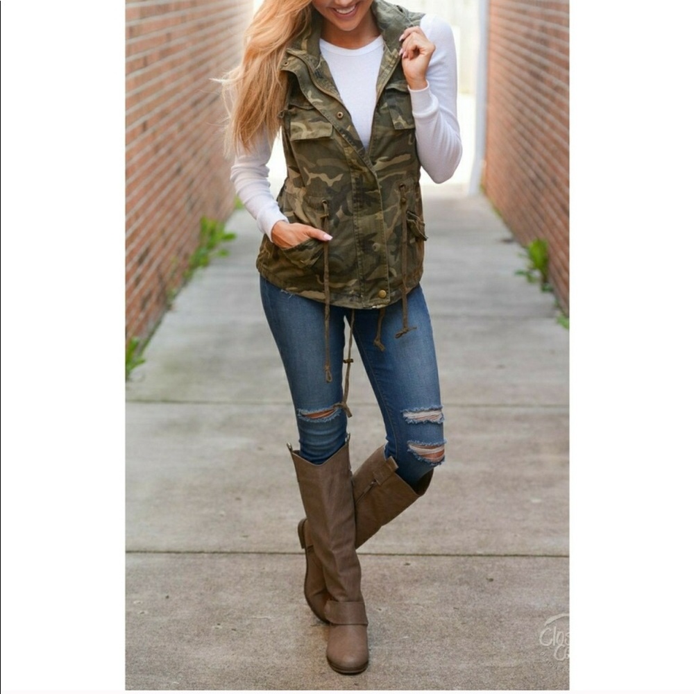 NEW! Camouflage zip up vest